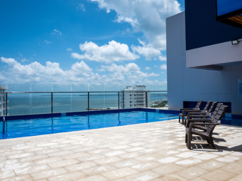 Wyndham Garden Cartagena pool